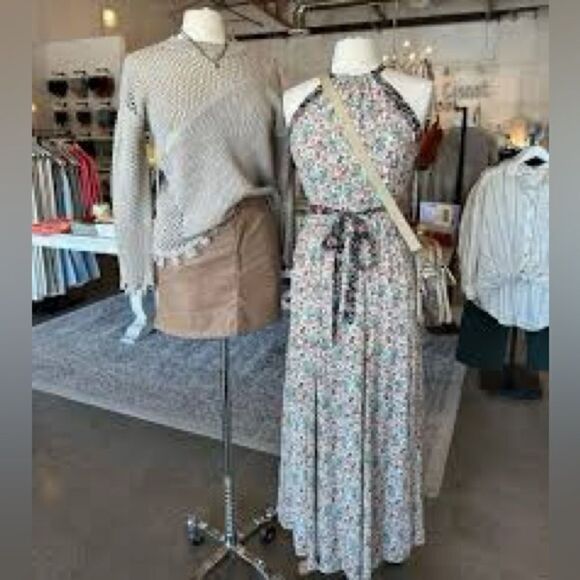 LOVESTITCH Women’s Floral Print Halter Maxi Dress in the Size Large - Picture 4 of 8